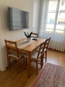 TV a/nebo společenská místnost v ubytování 2 Zimmer Appartement mit eigenem Bad und Küche