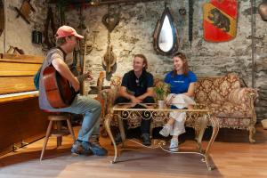 Goście zatrzymujący się w obiekcie Balmers Hostel