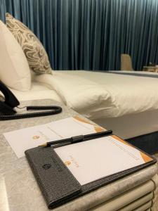 Postel nebo postele na pokoji v ubytování Rival Hotel Amman