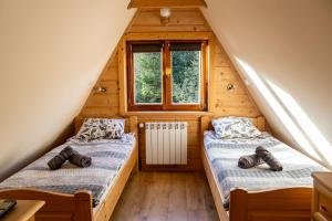 Posteľ alebo postele v izbe v ubytovaní Apartamenty i pokoje gościnne Wajdówka