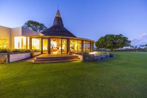 a large house with a gazebo in a yard at Villa moderne à Trou aux Biches in Trou aux Biches