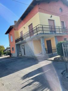 a large house with a balcony on top of it at Affittacamere La CRICOVA di Iulia in Cervasca