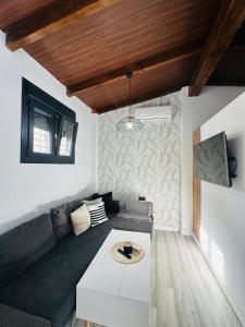 a living room with a couch and a table at APARTAMENTO EL CUCHI in Sanlúcar de Barrameda