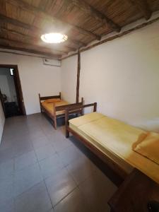 Postel nebo postele na pokoji v ubytování Suites La Tortuga