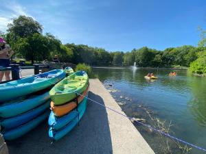 Foto dalla galleria di Cozy apt in WEST NY, NEW JERSEY, at 2 bloks from bus stop-15 minutes 2NY 7MINUTES VIA NYWATERWAY FERRY-BETTER CAN'T BE!! a West New York