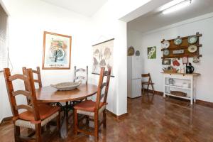 a dining room with a table and chairs at Matias Terrace House in Lourinhã