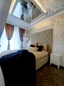 a bedroom with a large bed and a large window at Apartament Glamour Okrzei in Sandomierz