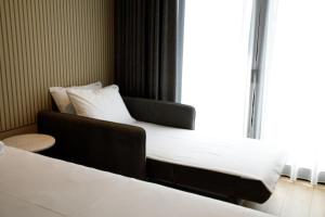 Postel nebo postele na pokoji v ubytování Caramel Boutique Hotel