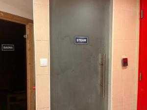 Galería fotográfica de Luxury Studio DAMAC TOWER - 1 BEDROOM -JORDAN en Amán