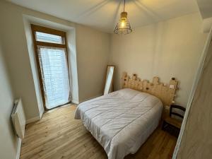 Postel nebo postele na pokoji v ubytování Agréable maison de village au cœur de Sarrancolin + 3 fotografie
