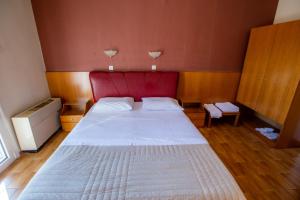 Postel nebo postele na pokoji v ubytování Giannis Hotel