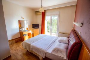 Postel nebo postele na pokoji v ubytování Giannis Hotel