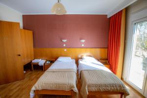 Postel nebo postele na pokoji v ubytování Giannis Hotel