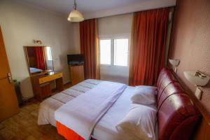 Postel nebo postele na pokoji v ubytování Giannis Hotel