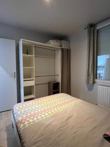Postel nebo postele na pokoji v ubytování Appartements proche CHU