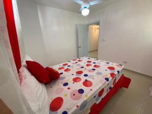 Postel nebo postele na pokoji v ubytování Santiago City Center Huge nice Apartment to stay rooftop to enjoy the city view