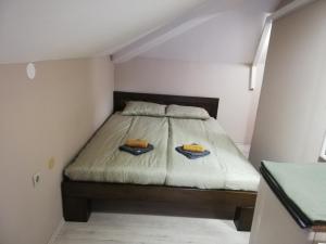 Voodi või voodid majutusasutuse Blue Carpet Rooms toas