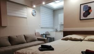Voodi või voodid majutusasutuse Blue Carpet Rooms toas