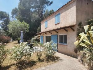 an external view of a house with a garden at Gites Colline De Sollies in Salernes