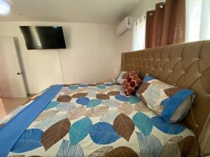 Postel nebo postele na pokoji v ubytování Santiago City Center Huge nice Apartment to stay rooftop to enjoy the city view
