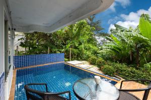 Výhled na bazén z ubytování 5BR Jungle Seaview Villa Patong nebo okolí