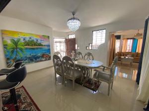 Posezení v ubytování Santiago City Center Huge nice Apartment to stay rooftop to enjoy the city view