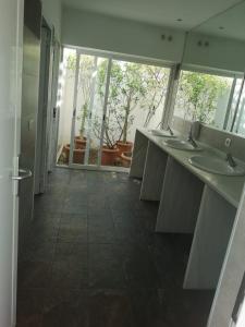 a bathroom with two sinks and a large window at Boat-Apartamento flotante Cádiz.. La Juanita Arroyo in Cádiz
