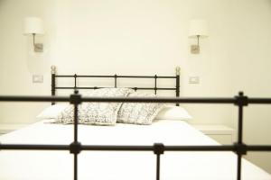 A bed or beds in a room at Affittacamere Arosio