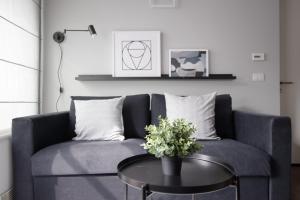 Khu vực ghế ngồi tại Penthouse with Patio & 2 Baths, 10 Min to Duomo