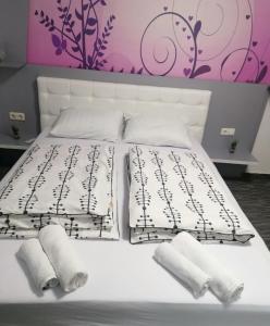 Ένα ή περισσότερα κρεβάτια σε δωμάτιο στο Apartman D&D