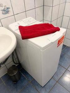 a red towel sitting on top of a washing machine in a bathroom at *Monteurwohnung* Hagen Bahnhof in Hagen