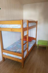 Poschodová posteľ alebo postele v izbe v ubytovaní L'aiglerie