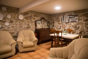 A seating area at A CASA DA MOREIRA - Casa rural en Ponte Maceira
