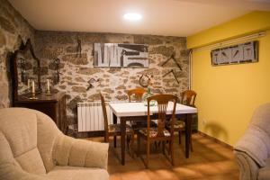 A seating area at A CASA DA MOREIRA - Casa rural en Ponte Maceira