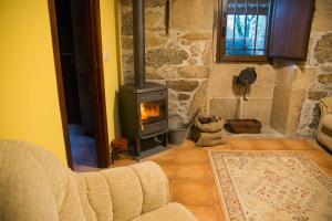 A seating area at A CASA DA MOREIRA - Casa rural en Ponte Maceira