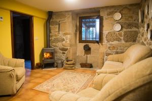 A seating area at A CASA DA MOREIRA - Casa rural en Ponte Maceira
