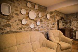 A seating area at A CASA DA MOREIRA - Casa rural en Ponte Maceira