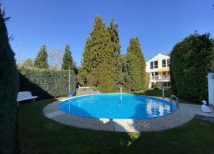 Bazén v ubytování Kernsan. Souterrain-Wohnung 60qm mit Pool Blick nebo v jeho okolí