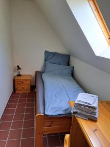 a small bedroom with a bed in a attic at Nei Stich 19a Wohnung 1 in Norddorf