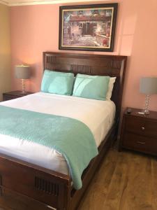 Postel nebo postele na pokoji v ubytování Rest Haven Motel