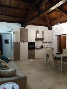 Η κουζίνα ή μικρή κουζίνα στο Casa Vacanze al Castello L' Aquila