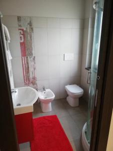 a small bathroom with a sink and a toilet at B&B Antico Porto Tarquinia in Tarquinia