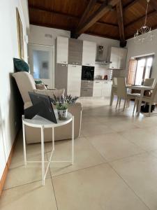 Η κουζίνα ή μικρή κουζίνα στο Casa Vacanze al Castello L' Aquila
