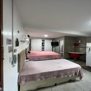 Katil atau katil-katil dalam bilik di STUDIO 202 | WIFI 600MB | RESIDENCIAL JC, um lugar para ficar.