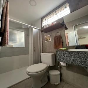 a bathroom with a toilet and a sink at STUDIO 202 | WIFI 600MB | RESIDENCIAL JC, um lugar para ficar. in Belém +63 photos