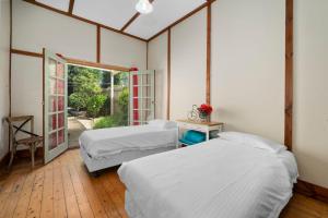 a room with two beds and a window at Kits Coty in Katoomba