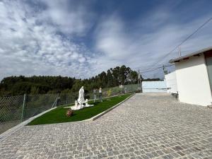 a patio with a statue on top of a building at Fonte Retreat Premium Suite in Sandim