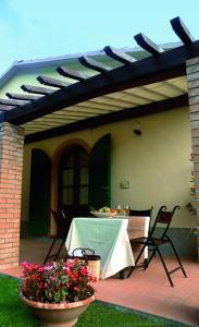 Patio nebo venkovní prostory v ubytování Agriturismo La Burraia vicino a San Gimignano