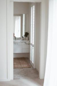 Φωτογραφία από το άλμπουμ του Verandah Retreat - A Beach House by the sea σε Cowes