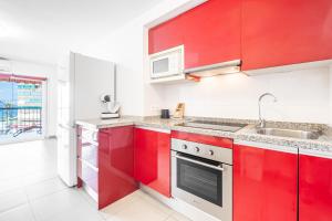Kuchyň nebo kuchyňský kout v ubytování Rincon Suite 3-C Apartment Levante Beach